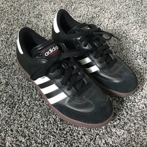 Adidas samba classic, size 5.5boys/womens 7
